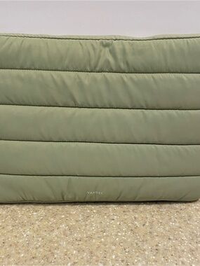 Vandel Quilted Puffer Laptop Sleeve in Sage Green
